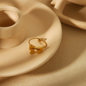 แหวนโบว์น็อต 18K ชุบทองสแตนเลสสตีล เครื่องประดับนิ้วชี้สำหรับผู้หญิง สวมใส่ได้ทุกวัน ดีไซน์ทรงเรขาคณิต TR4297 - Product Image 3