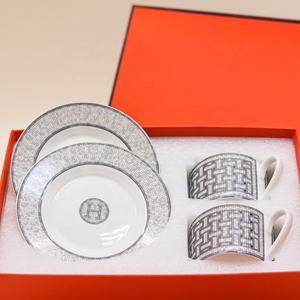 Venta al por Mayor, Dropshipping, 2 Tazas Grises Nórdicas Simples de Porcelana para Café y Té con Platos - Product Image 2