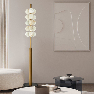 Lampe sur pied en albâtre naturel en forme <span class=keywords><strong>de</strong></span> grappe <span class=keywords><strong>de</strong></span> <span class=keywords><strong>raisins</strong></span> sculpturale |   Lampe <span class=keywords><strong>de</strong></span> sol LED en laiton doré avec base en marbre pour salon - Product Image 2