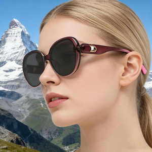 Nouvelles lunettes de soleil carrées à grande monture tendance pour femmes, protection UV400, monture en plastique et métal, verres noirs, matériau en nylon - Product Image 2