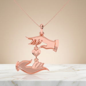 Collar con Colgante de Manos Sosteniendo un Corazón en Plata Chapada en Oro Rosa con Moissanita, Colgante Único de Manos del Amor con Moissanita en Plata, Romántico - Product Image 1
