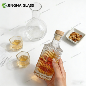 Bouteilles <span class=keywords><strong>de</strong></span> spiritueux, <span class=keywords><strong>de</strong></span> vin et <span class=keywords><strong>de</strong></span> boissons alcoolisées en verre personnalisées <span class=keywords><strong>de</strong></span> 250 ml et 500 ml avec bouchon en liège - Product Image 5