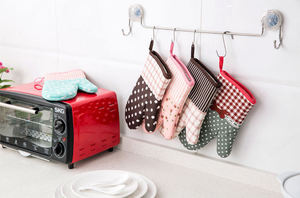 Porte-casseroles à isolation thermique OEM 100% coton Impression numérique Ensemble <span class=keywords><strong>de</strong></span> mitaines <span class=keywords><strong>de</strong></span> four <span class=keywords><strong>de</strong></span> Noël occidental <span class=keywords><strong>Gants</strong></span> <span class=keywords><strong>de</strong></span> cuisine - Product Image 4