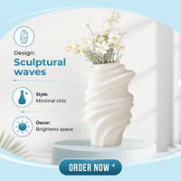 Vase à fleurs en porcelaine crème mat avec rainures en spirale, pour arrangement de bouquet Cosmos, ouverture large, sculptural, durable, pour table