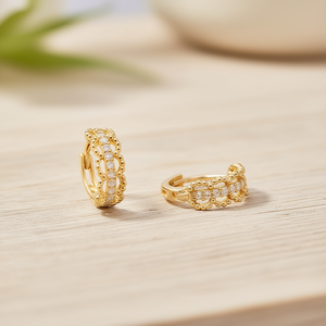 Boucles d'oreilles créoles dorées E2932 pour femme, tendance, géométriques, en alliage, serties de zircons, bijoux de mode - Product Image 2