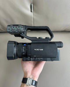 Cámara profesional portátil XDCAM Sony PXW-x70 con zoom óptico de 12x - Product Image 2