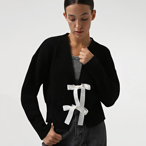 Nouvelle collection 2024 : <span class=keywords><strong>Pull</strong></span> <span class=keywords><strong>femme</strong></span> style européen et français avec nœud, best-seller automne-hiver pour sites indépendants et <span class=keywords><strong>AliExpress</strong></span> - Product Image 6