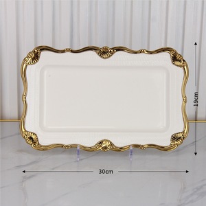 Vente en gros de vaisselle dorée pour la maison Assiette de présentation Assiette de <span class=keywords><strong>service</strong></span> en céramique de luxe pour les hôtels et les événements Fournisseurs - Product Image 1