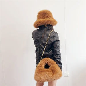 Conjunto de sombrero y bolso de cubo de piel, sombrero de otoño e invierno de felpa cálido para mujer, sombrero y bolso de mano de piel de zorro de imitación de estilo Punk - Product Image 4