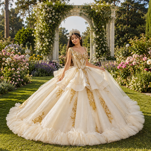 ชุดราตรีงาน Quinceanera สีไอวอรี่ทอง รุ่น Dy1386 ดีไซน์หรูหรา ตกแต่งด้วยผ้าแอพพลิเคชั่น ผ้าชีฟองพองฟู กระโปรงระบาย แต่งระบายช่วงชายกระโปรง เหมาะสำหรับงานพรอม งานปาร์ตี้ สไตล์เจ้าหญิง โทนสีธรรมชาติ - Product Image 1