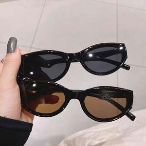 Lunettes de soleil œil-de-chat ovales petites, dégradé beige jaune vintage, avec logo personnalisé, pour femmes - Product Image 4