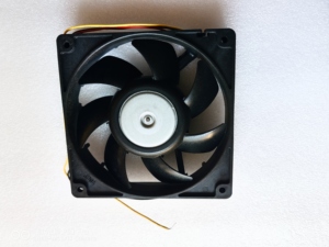 พัดลมระบายความร้อนแบบแกน SANYO DENKI San Ace 9G1212H401 ขนาด 120*120*25 มม. 12V DC 3.72W 0.31A 88CFM 2850rpm สำหรับเซิร์ฟเวอร์และอุปกรณ์โทรคมนาคม - Product Image 4