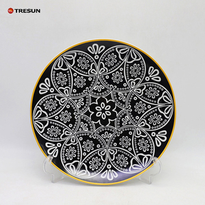 Vente en gros Assiette de présentation en papier découpé à fleurs rouges de style chinois classique Ensemble de vaisselle de mariage Ensemble de vaisselle pour mariage et hôtel - Product Image 5