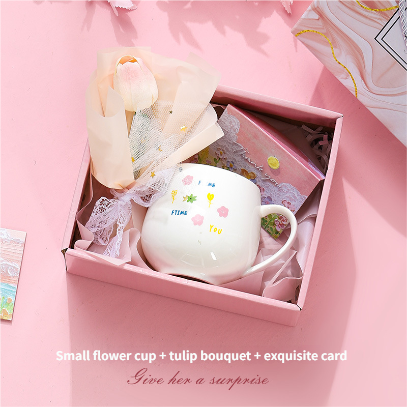 Small flower cup tulip bouquet card