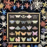 Meilleures ventes : Pins en alliage émaillé personnalisés, créatifs, avec motifs de papillons gravés et imprimés UV, pour sacs à dos, vente en gros, objets de collection