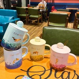 文学的な小さな新鮮な創造的な手描きのシェルセラミックカップ家庭用牛乳朝食カップ蓋スプーンニッチマグ付き