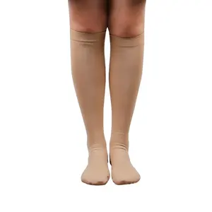 ผู้หญิงลูกวัวการบีบอัดเข่าสูงถุงเท้าหญิง 15-20mmhg เกรด anti dvt ไม่มีรอยต่อทางการแพทย์เส้นเลือดขอดถุงเท้าการบีบอัด