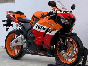 Motos sportives d'<span class=keywords><strong>occasion</strong></span> Suzuki, anciennes versions, catégorie sport, avec une cylindrée de 600 à 1000 cm³ et une vitesse maximale supérieure à 80 km/h - Product Image 3