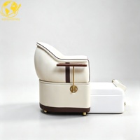 Fauteuil de pédicure élégant avec bain de pieds, canapé pour bain de pieds avec plateau en bois et accents dorés pour salons de beauté