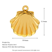 Un accessoire de bracelet ou de collier orné de formes de cœur, de queue de poisson, de coquillage, de chaton, de couronne, de plume, de cocotier, de rose, etc.