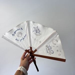 Abanicos Plegables de Mano, Abanicos de Lona y Madera Vintage, Abanicos Blancos Artesanales para Bodas, Fiestas y Decoración del Hogar - Product Image 1