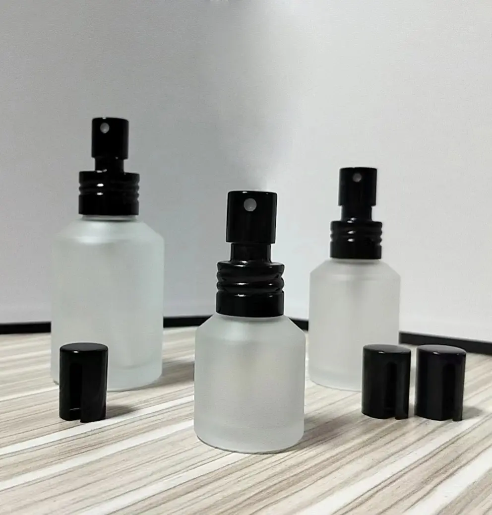 15ml 30ml 60ml botellas de vidrio de perfume de hombro inclinado blanco esmerilado con cabezal de pulverización de niebla de aluminio negro