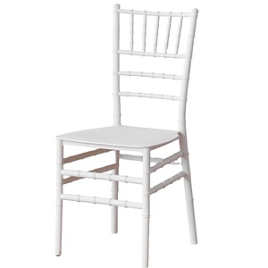 Chaises de mariage pour hôtel, en plastique PP imitation bambou, empilables, modernes, de luxe, pour salle à manger, banquet, loisirs, chaises Chiavari pour la maison - Product Image 1