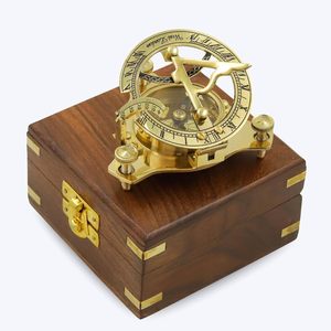Boussole solaire en laiton ALFA NAUTICAL avec boîte en bois, instrument de navigation portable de style nautique de 3 pouces pour la randonnée et les voyages - Product Image 1