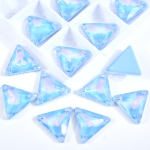 OLeeya Meilleures ventes Strass triangulaires personnalisés en verre à coudre, Pierres à coudre en cristal pour vêtements - Product Image 2