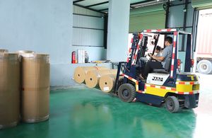 Cinta adhesiva BOPP transparente de Vietnam para el sellado de cajas Embalaje al por mayor Productos de exportación - Product Image 4