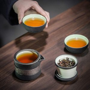 <span class=keywords><strong>Da</strong></span> tè in ceramica Tè Viaggi <span class=keywords><strong>Set</strong></span> Teiera In Ceramica con Infusore e <span class=keywords><strong>2</strong></span> di Ceramica <span class=keywords><strong>Tazze</strong></span> <span class=keywords><strong>Da</strong></span> Tè, portatile con Custodia per il trasporto (Nero) - Product Image 6