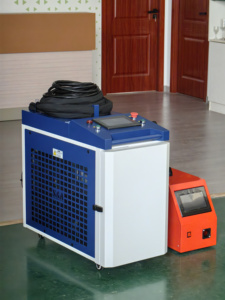เครื่องเชื่อมไฟเบอร์เลเซอร์แบบมือถือ 4-in-1 3000W ระบายความร้อนด้วยน้ำ สำหรับงานเชื่อม ตัด ทำความสะอาด และกำจัดสนิม จากโรงงานโดยตรง - Product Image 3