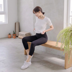 High Waist Seamless Yoga Leggings Knee Length Solid Black Spandex Nylon Elastic Waist Pants - Product Image 1