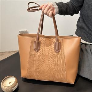 2025 à la mode épissé grande capacité femmes sac à main Premium sac à bandoulière en cuir PU sac de messager pour femmes Sac tendance - Product Image 1