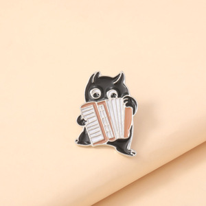 Pendientes de acero inoxidable con forma de actuación de acordeón de animales negros bonitos de dibujos animados creativos, ropa de fiesta Vintage chapada en oro de 24 quilates - Product Image 3