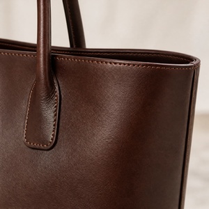 Sac fourre-tout en cuir PU personnalisé OEM ODM, grande capacité, sac pour ordinateur portable, sac fourre-tout réutilisable pour femmes - Product Image 3