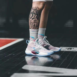 รองเท้าบาสเก็ตบอลดีไซน์เนอร์สำหรับผู้ชาย รองเท้าผ้าใบระบายอากาศได้ดี พร้อมโลโก้แบบกำหนดเอง วัสดุ EVA ผ้าฝ้าย บรรจุกล่องกระดาษแข็ง ผลิตตามแบบ OEM CN;FUJ สำหรับฤดูหนาว - Product Image 5