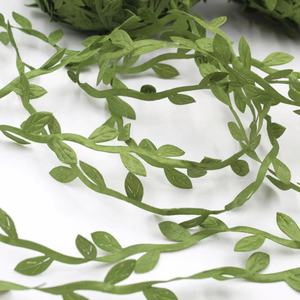 Feuilles artificielles en soie Pengteng, 200 m, polyester gaufré, décorations de mariage, lianes vertes - Product Image 2