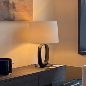 Lámpara de Noche de Estilo Italiano de Lujo Ligero, E27 LED, Cuidado de la Vista, Lámpara de Mesa para Dormitorio u Hotel, con Interruptor de Control - Product Image 1