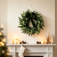 Corona Navideña de 55 cm/21.65 pulgadas con Hojas de Eucalipto y Lazo de Terciopelo para Puerta Principal, Pared, Repisa, Decoración Navideña, Venta al por Mayor