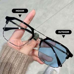 Gafas de Sol Ultraligeras Anti Luz Azul con Cambio de Color, Montura Media, Fotocromáticas, para Hombre y Mujer, Venta al Por Mayor - Product Image 1