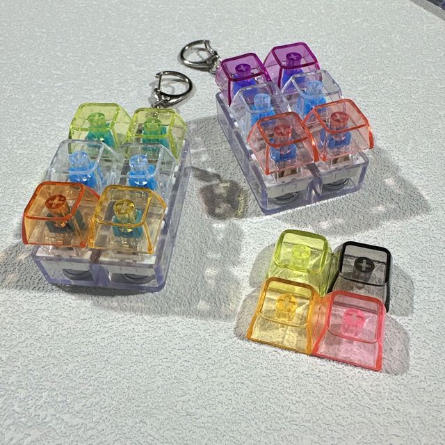 Custom Led Light up Mechanical Fidget Keyboard Keychain Stress Relief Toy Transparent Button Keycap Keychain Switch Clicker