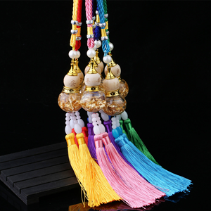 ขวดแก้วทรงน้ำเต้าห้อยประดับรถยนต์ รูปทรงกลม ฐานเคลือบทอง หูจับคู่ พู่ห้อย พร้อมหัวฉีดสเปรย์ปรับอากาศ - Product Image 4