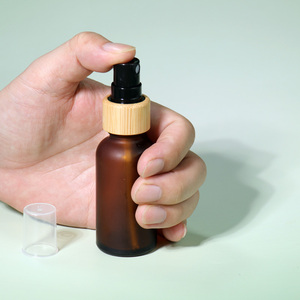 Flacone Spray in Vetro Multifunzionale Autopulente con Tappo a Vite 30ml, Funzionamento Silenzioso, Design Intelligente per Camera da Letto, Ufficio, Auto - Product Image 1