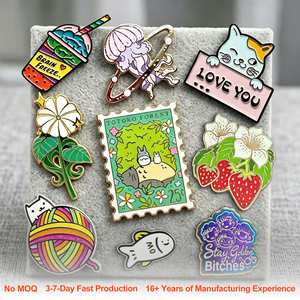 Badges métalliques alphabet en gros, sans minimum <span class=keywords><strong>de</strong></span> commande, épingles <span class=keywords><strong>de</strong></span> revers personnalisées pour accessoires <span class=keywords><strong>de</strong></span> <span class=keywords><strong>sac</strong></span>, fabrication d'épingles en émail dur et souple, artisanat mignon - Product Image 1