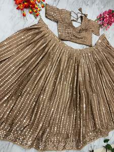 Último diseñador puro Karishma seda pesada adornado Lehenga Choli hermoso bordado pesado lentejuelas trabajo indio paquistaní - Product Image 2