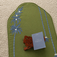 Tapis de prière musulman personnalisé, tapis islamique doux brodé pour chambre à coucher, tapis de prière à vendre