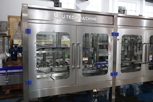 Machine de remplissage et de bouchage automatique de bouteilles en plastique PET de type linéaire 4-4-1 10L 500BPH pour laveuse à eau, 5 <span class=keywords><strong>litres</strong></span> d'huile - Product Image 2