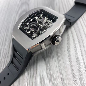 Montre de luxe sportive en fibre de carbone haut de gamme avec boîtier creux, verre saphir et mouvement mécanique à tourbillon, couleur grise - Product Image 4