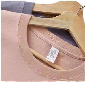 เสื้อยืดผู้ชายแบบไม่มีตะเข็บข้าง น้ำหนัก 230GSM ผ้าฝ้าย 100% สีพื้น ไหล่ปกติ รับผลิตตามสั่งพร้อมโลโก้ OEM สั่งซื้อจำนวนมาก - Product Image 1